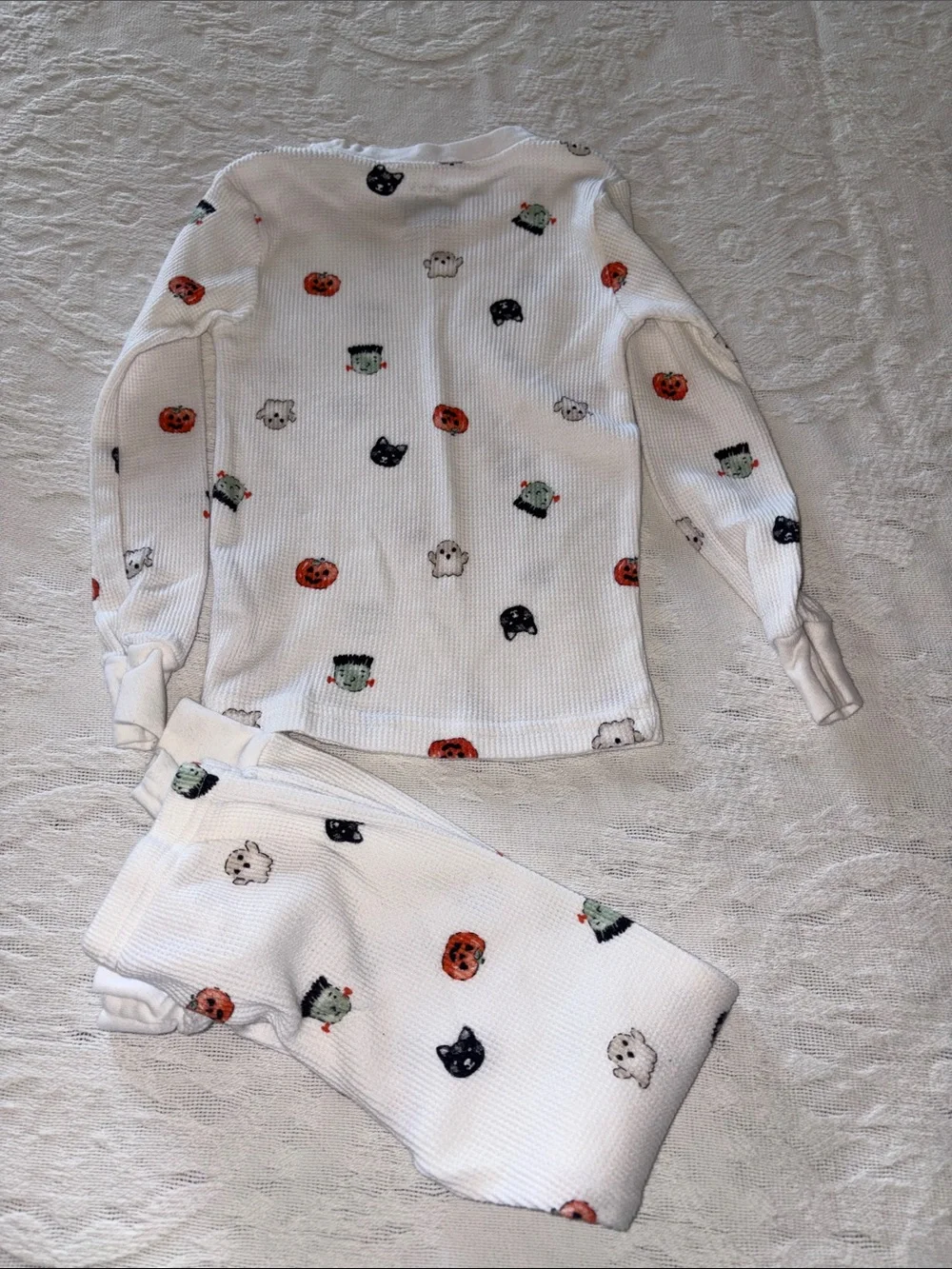 Carter’s Kids Unisex White Halloween Print Thermal Pajama Set EUC 4T